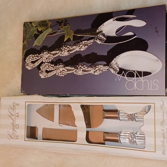 Boxed serving sets. - Picture 3 of 5